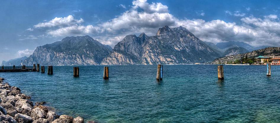 Fiori Sull'Acqua Apartments Peschiera del Garda Luaran gambar