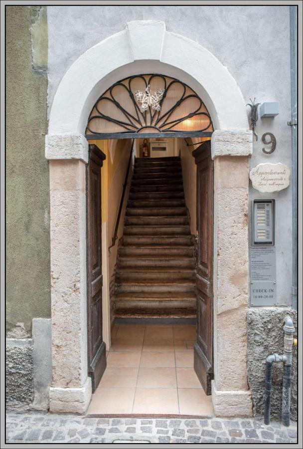 Fiori Sull'Acqua Apartments Peschiera del Garda Luaran gambar