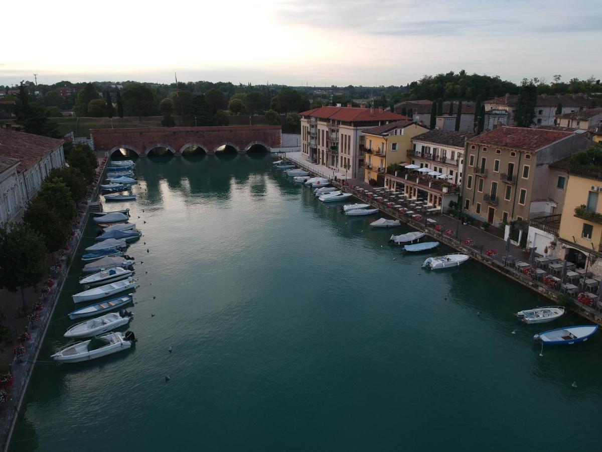 Fiori Sull'Acqua Apartments Peschiera del Garda Luaran gambar