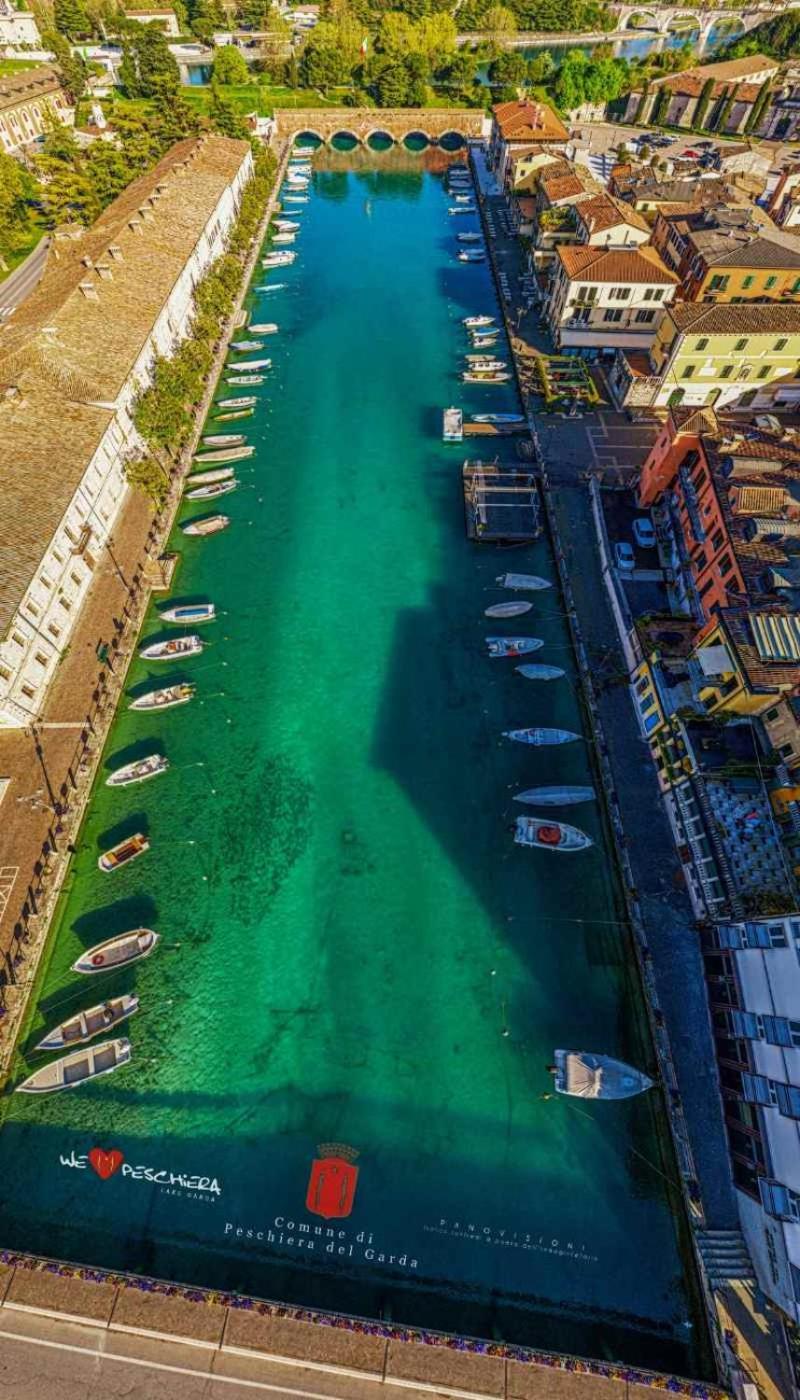 Fiori Sull'Acqua Apartments Peschiera del Garda Luaran gambar