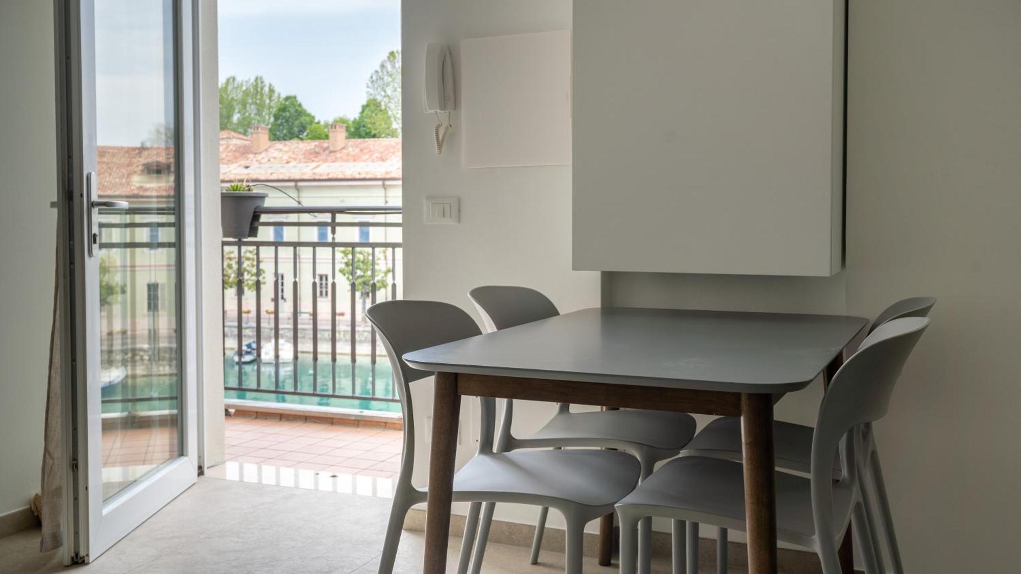 Fiori Sull'Acqua Apartments Peschiera del Garda Luaran gambar