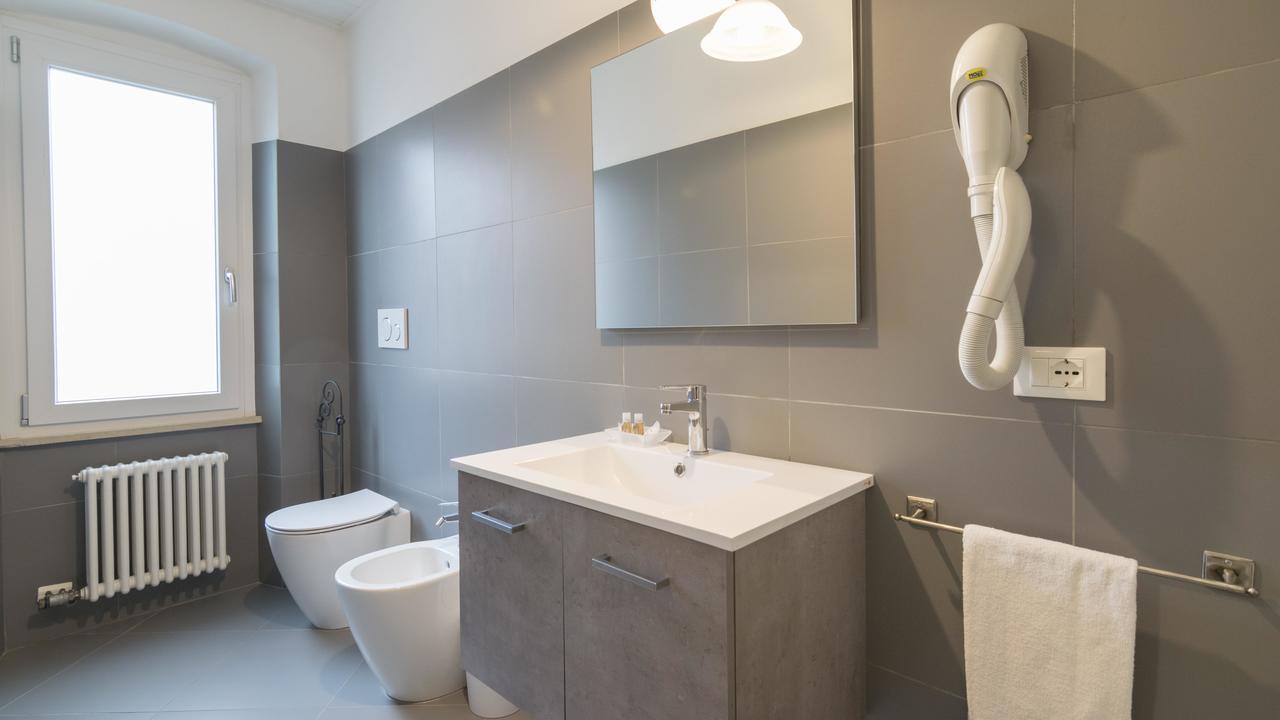 Fiori Sull'Acqua Apartments Peschiera del Garda Luaran gambar
