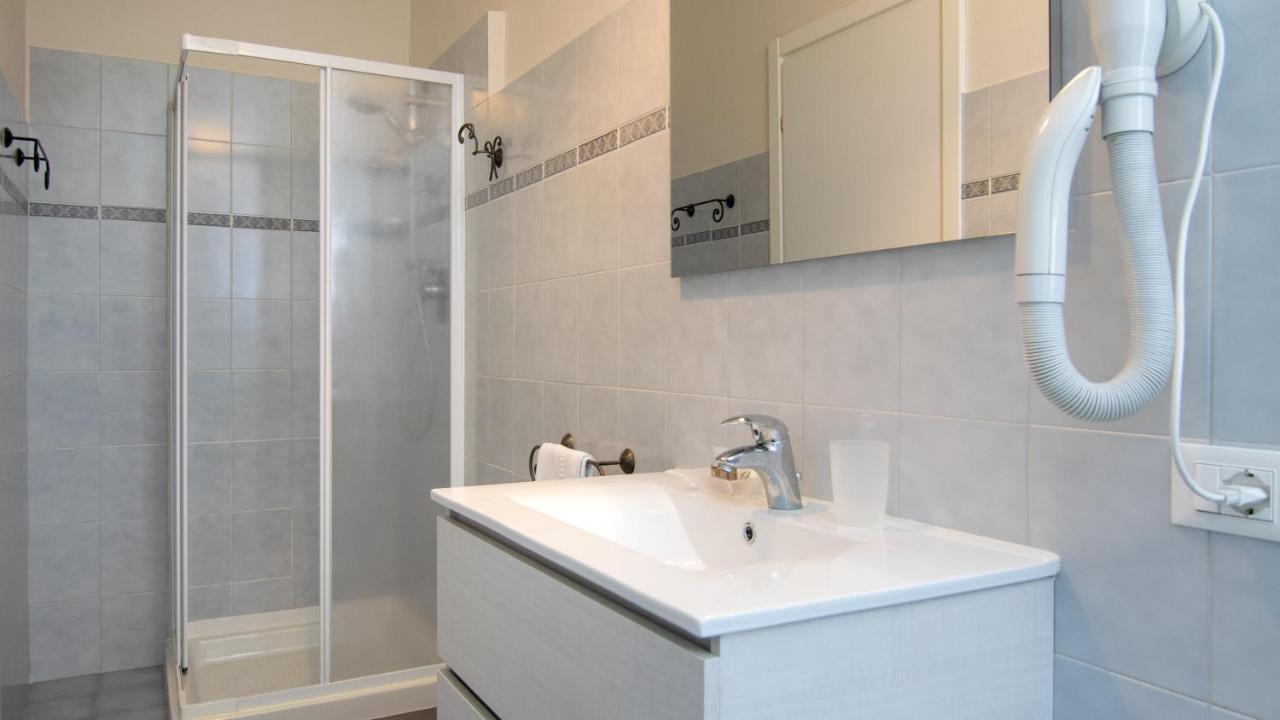 Fiori Sull'Acqua Apartments Peschiera del Garda Luaran gambar